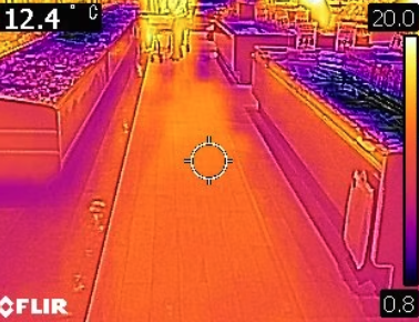 FLIRサーモカメラ — スーパー通路の床面冷気漏れ診断